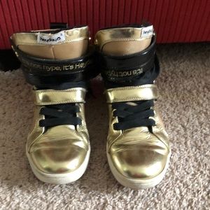 Gold and black Heydays